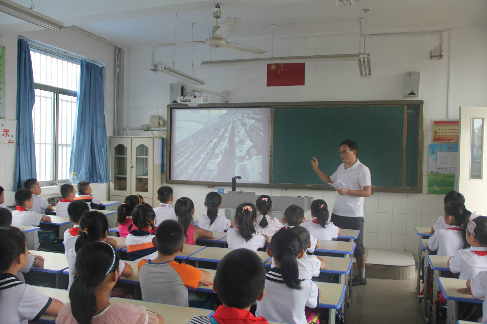 东御桥小学:小手拉大手,共创卫生城